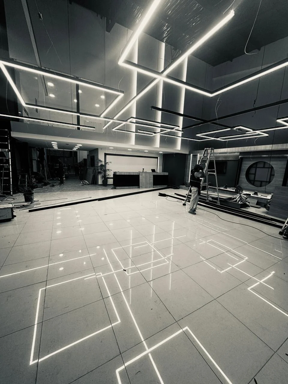 Proyecto comercial AYMESA con iluminación técnica